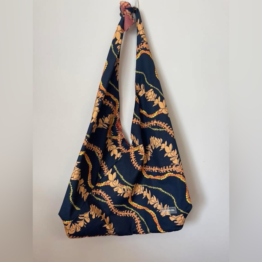FIGHTING EEL reversible hobo tote